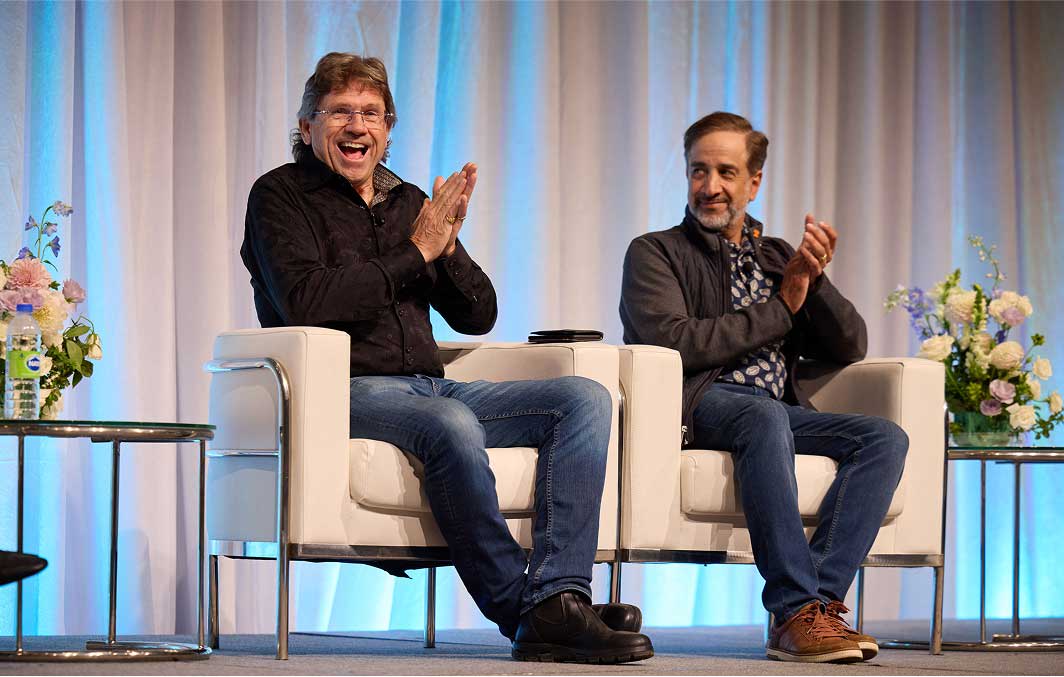 Le Dr Bill Toews et le Dr Atul Joshi prennent la parole lors d’une table ronde à la Conférence des partenaires 2023.